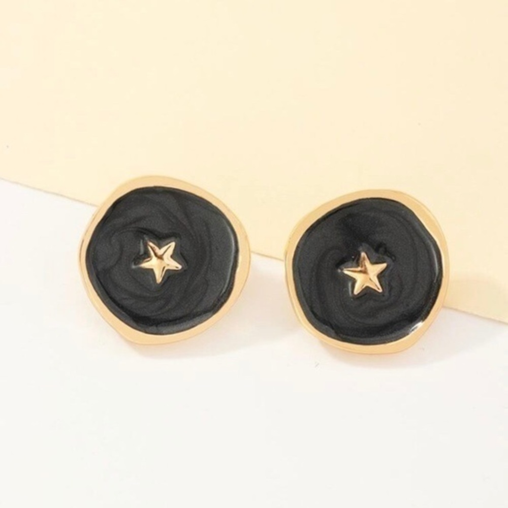 3/$30 💛 Star Enamel Stud Earring